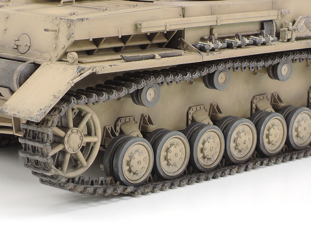 Tamiya: 1/35 German Tank Panzerkampfwagen IV Ausf.F & Motorcycle Set "North Africa"