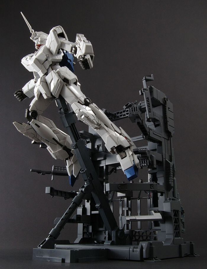 MG #131 Unicorn Gundam (HD Color + MS Cage)