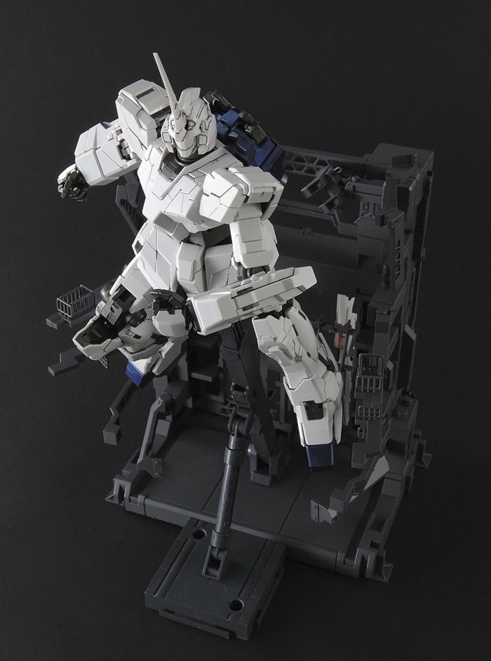 MG #131 Unicorn Gundam (HD Color + MS Cage)