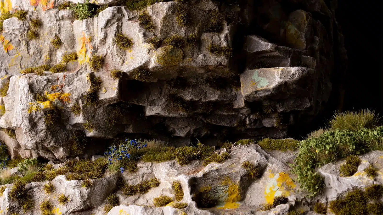 Gamers Grass: Tiny Dark Moss Tufts (2mm)