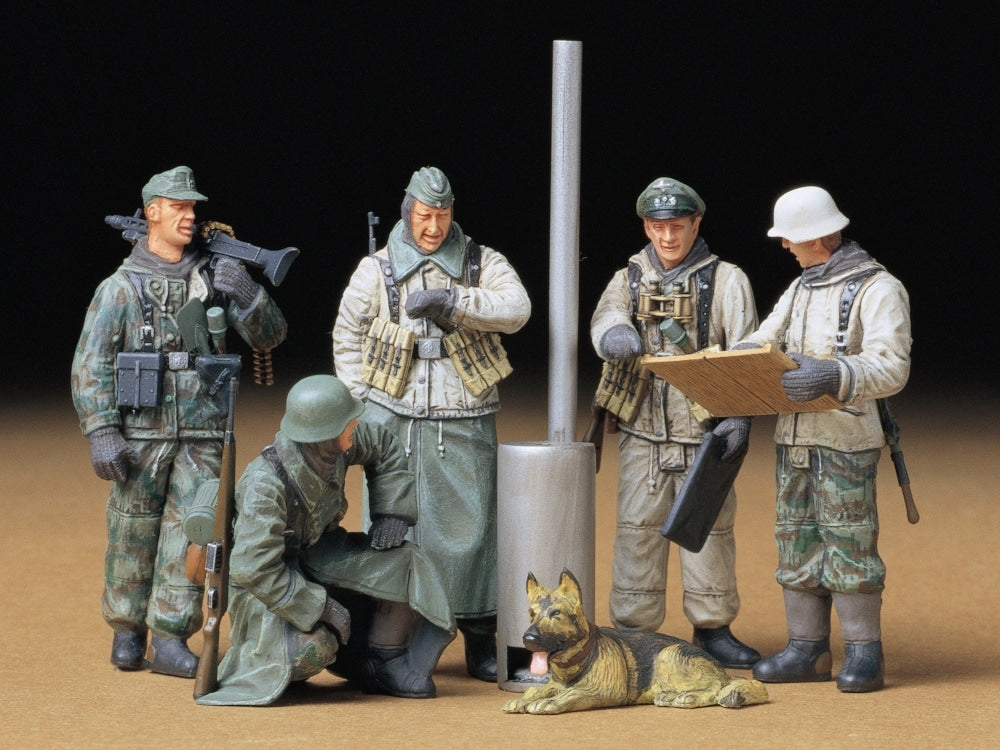Tamiya: 1/35 German Soldiers at Field Briefing