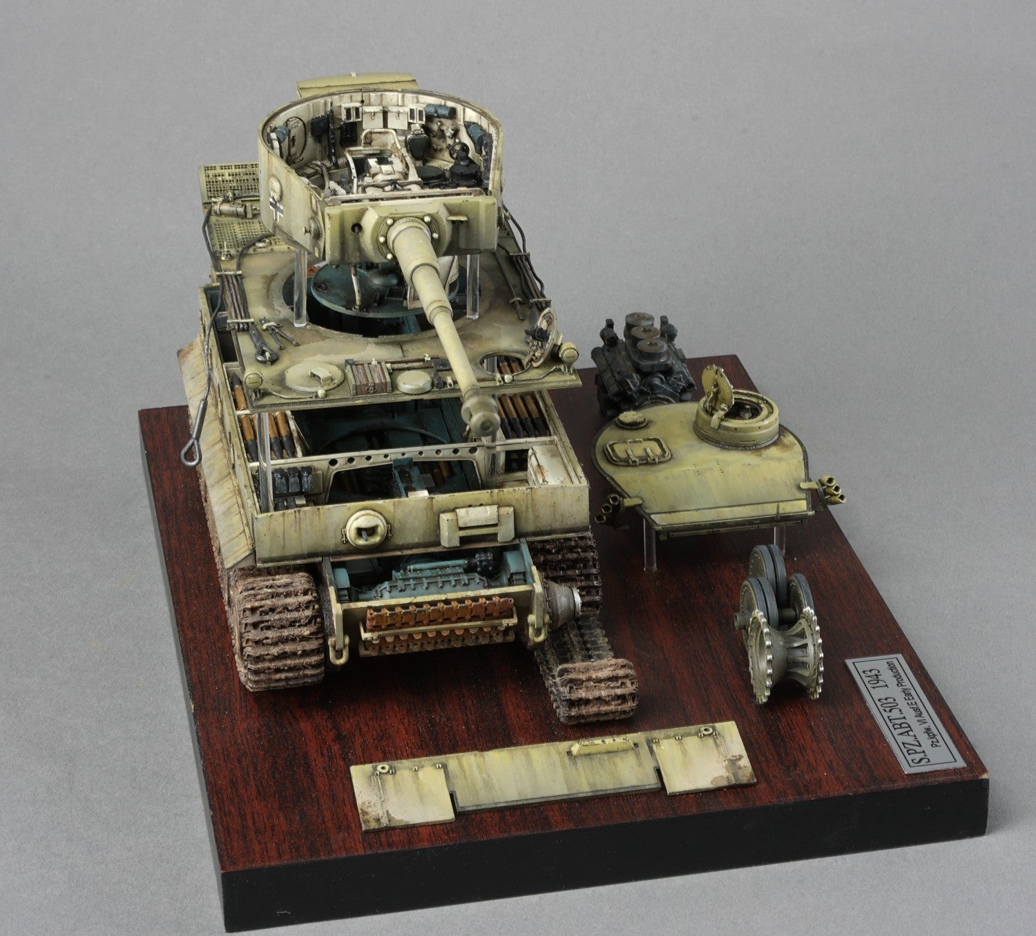 RFM: 1/35 Tiger I Early Production Eastern Front 1943, Full interior