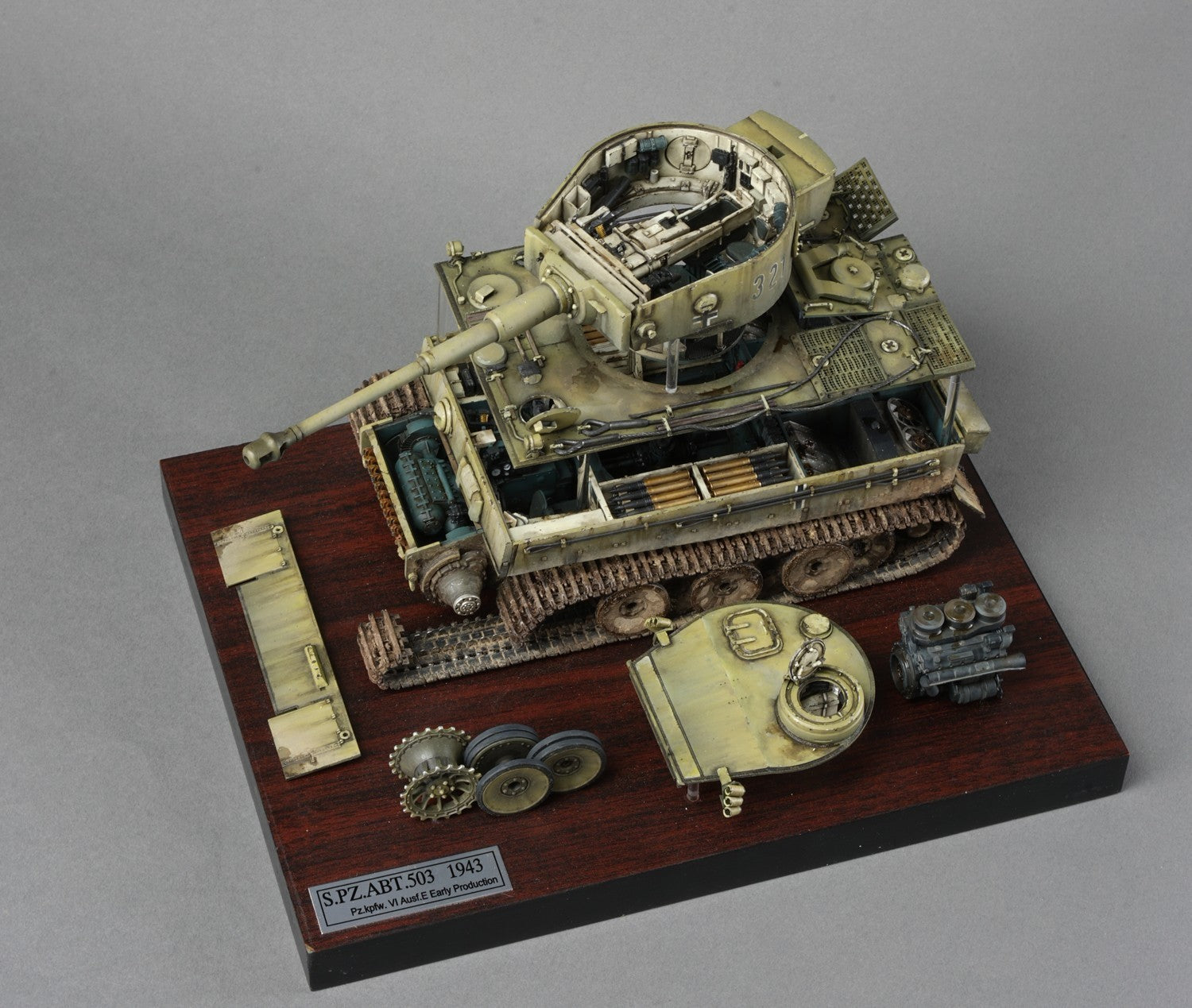 RFM: 1/35 Tiger I Early Production Eastern Front 1943, Full interior