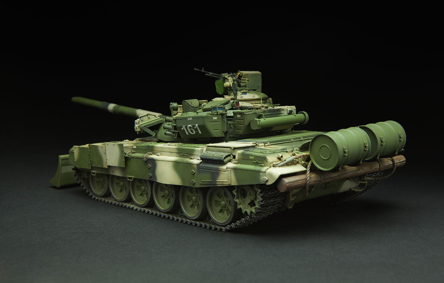 Meng: 1/35 Russian Main Battle Tank T-90 W/TBS-86 Tank Dozer