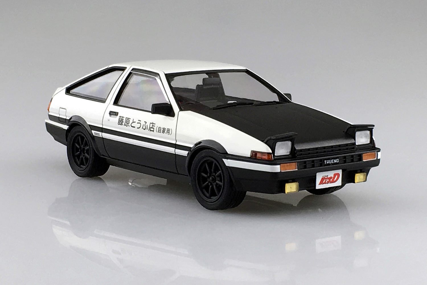 Aoshima: 1/24 Initial D Toyota Fujiwara Takumi AE86 Trueno Project-D Ver.