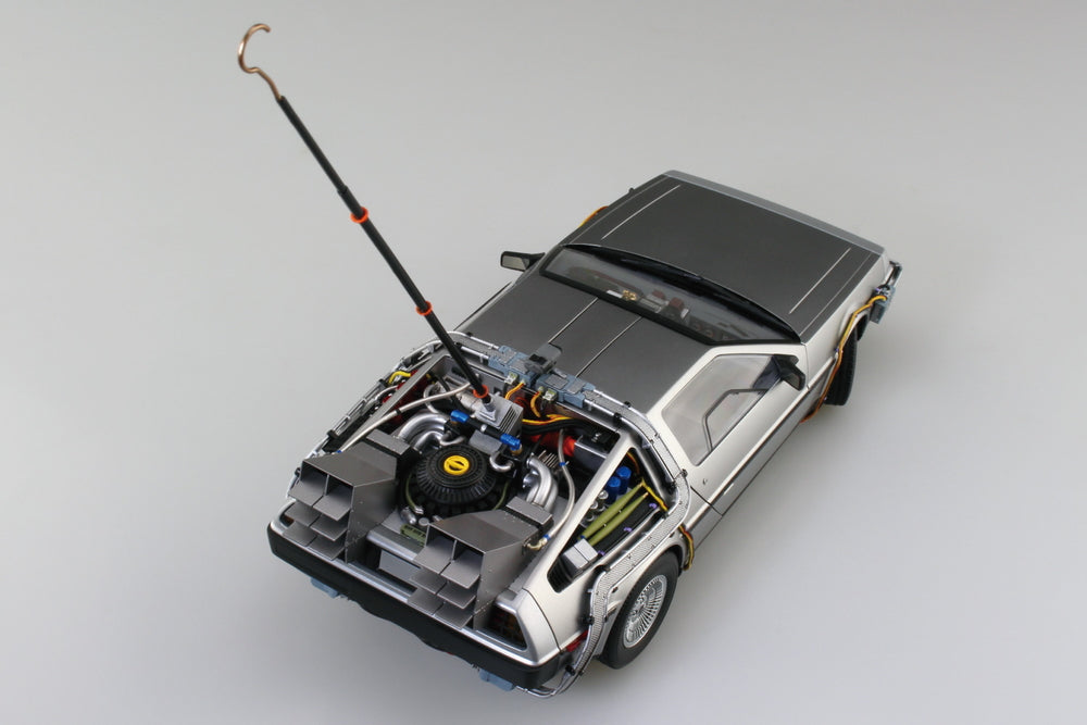 Aoshima: 1/24 Timemachine from BACK TO THE FUTURE Part I