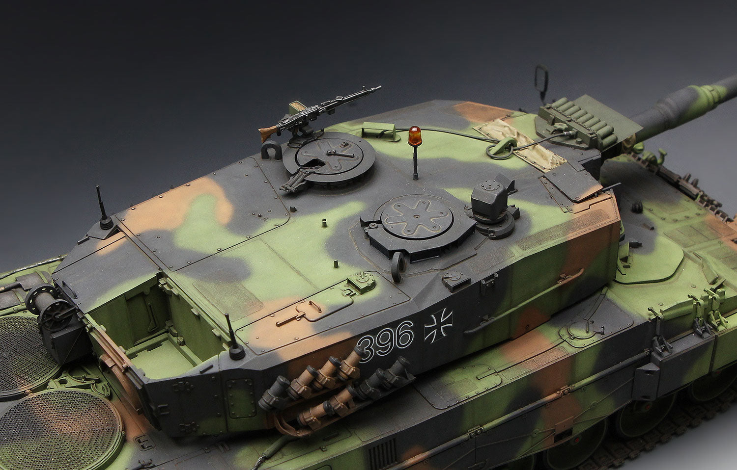 Meng: 1/35 German Main Battle Tank Leopard 2 A4