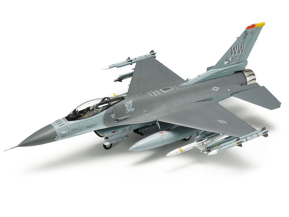 Tamiya: 1/72 Lockheed Martin F-16CJ [Block 50] Fighting Falcon w/Full Equipment