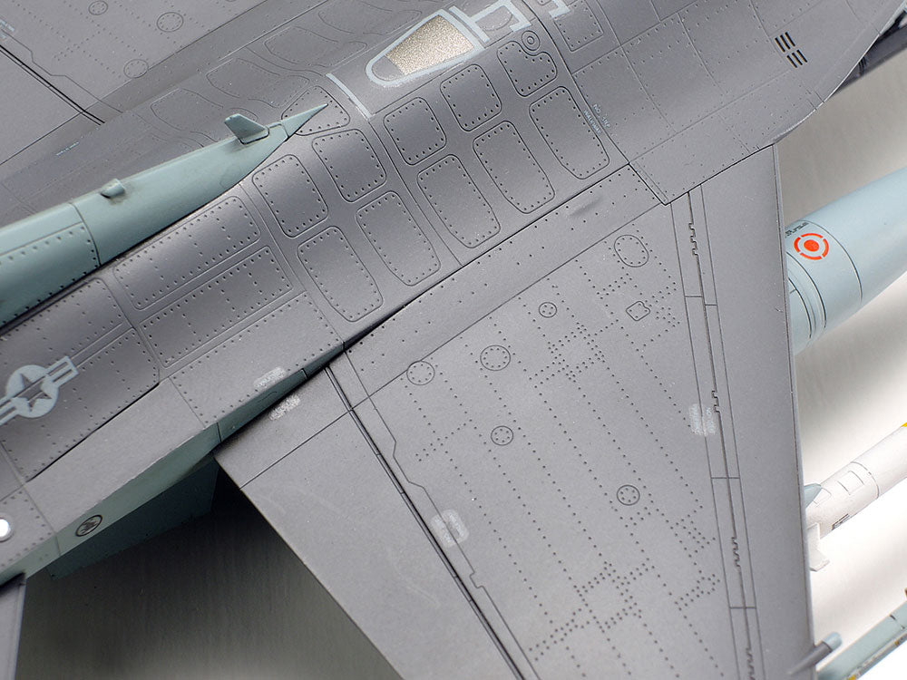 Tamiya: 1/72 Lockheed Martin F-16CJ [Block 50] Fighting Falcon w/Full Equipment