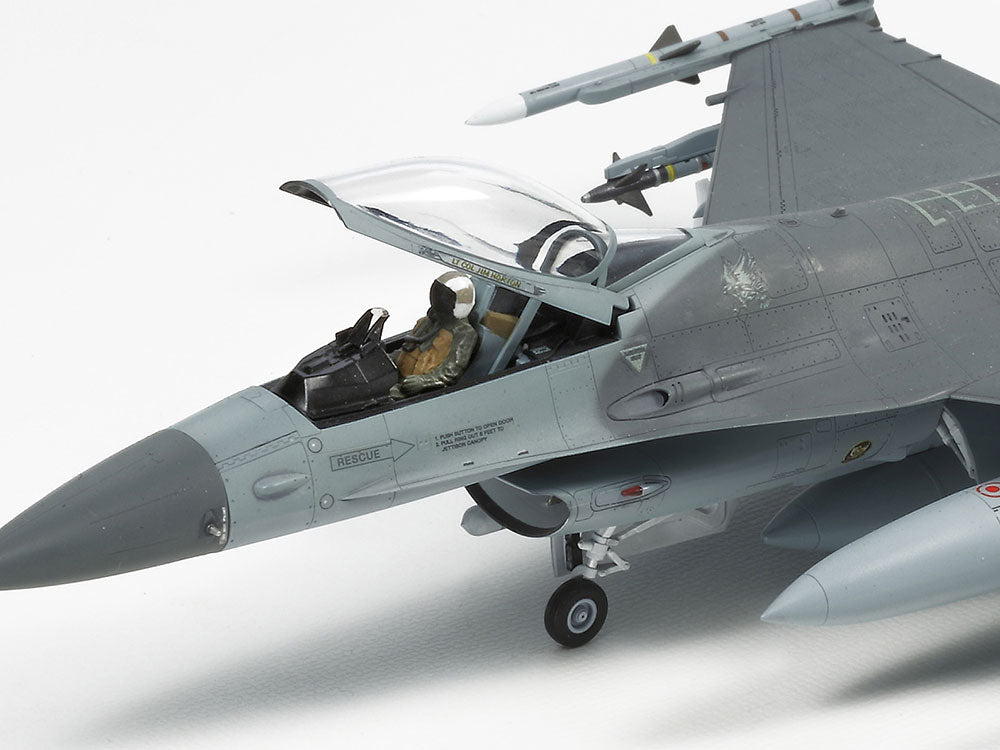Tamiya: 1/72 Lockheed Martin F-16CJ [Block 50] Fighting Falcon w/Full Equipment