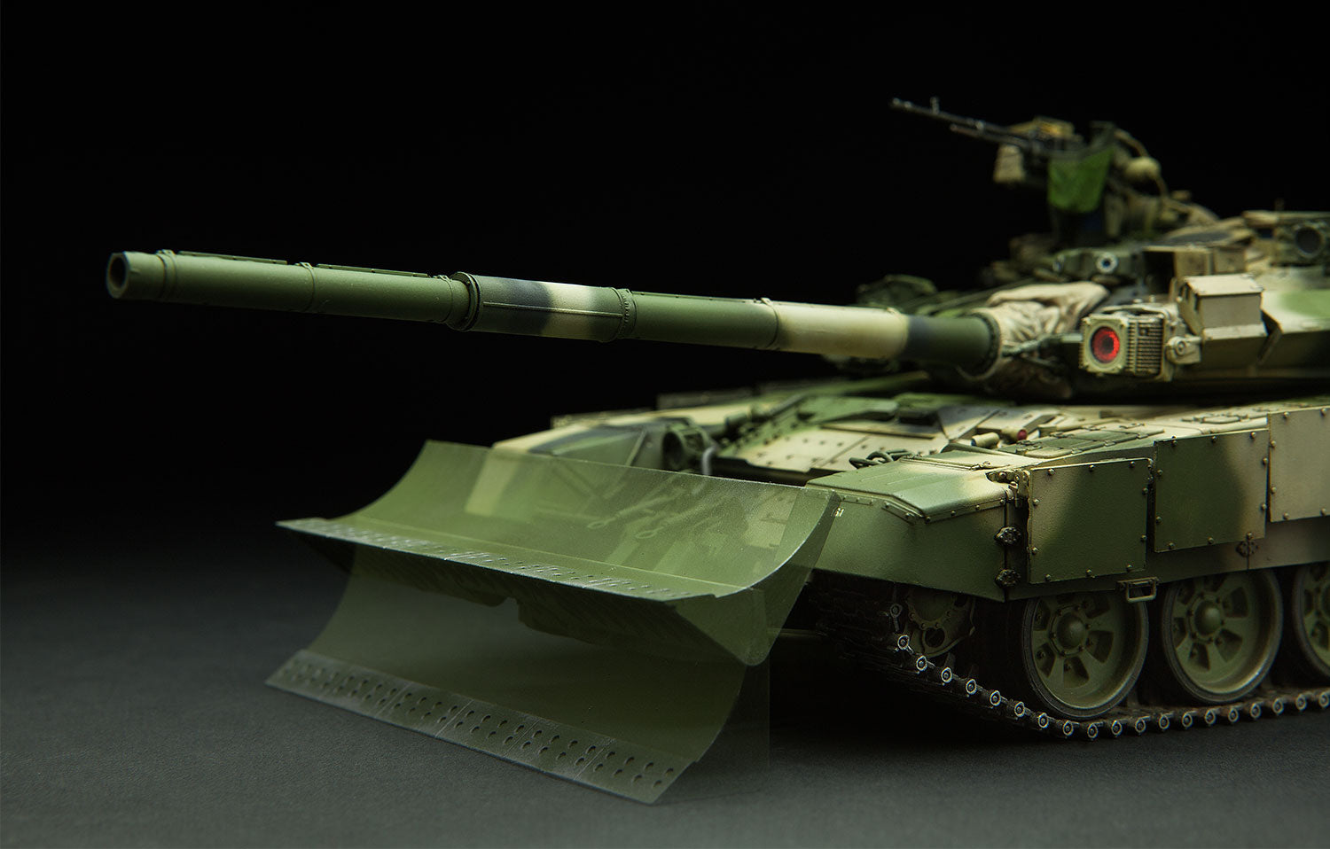 Meng: 1/35 Russian Main Battle Tank T-90 W/TBS-86 Tank Dozer