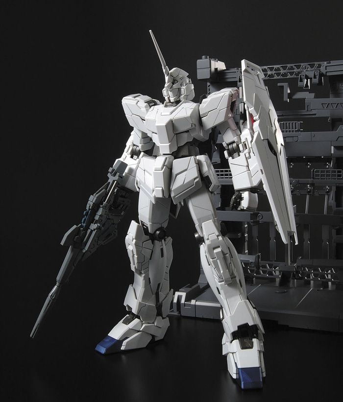 MG #131 Unicorn Gundam (HD Color + MS Cage)