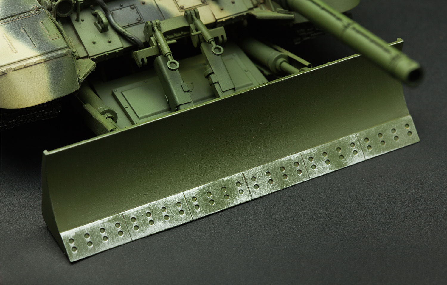 Meng: 1/35 Russian Main Battle Tank T-90 W/TBS-86 Tank Dozer