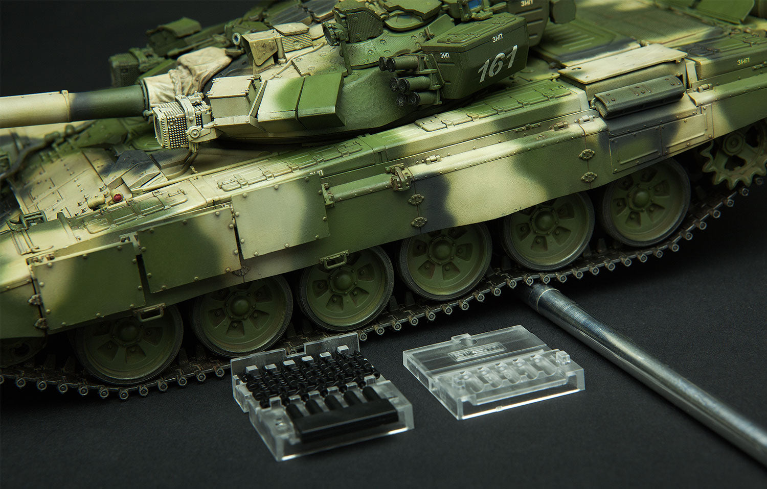 Meng: 1/35 Russian Main Battle Tank T-90 W/TBS-86 Tank Dozer