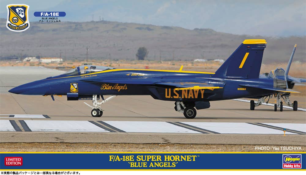 Hasegawa [02467] 1:72 F/A-18E Super Hornet Blue Angels with Embroidered Patch