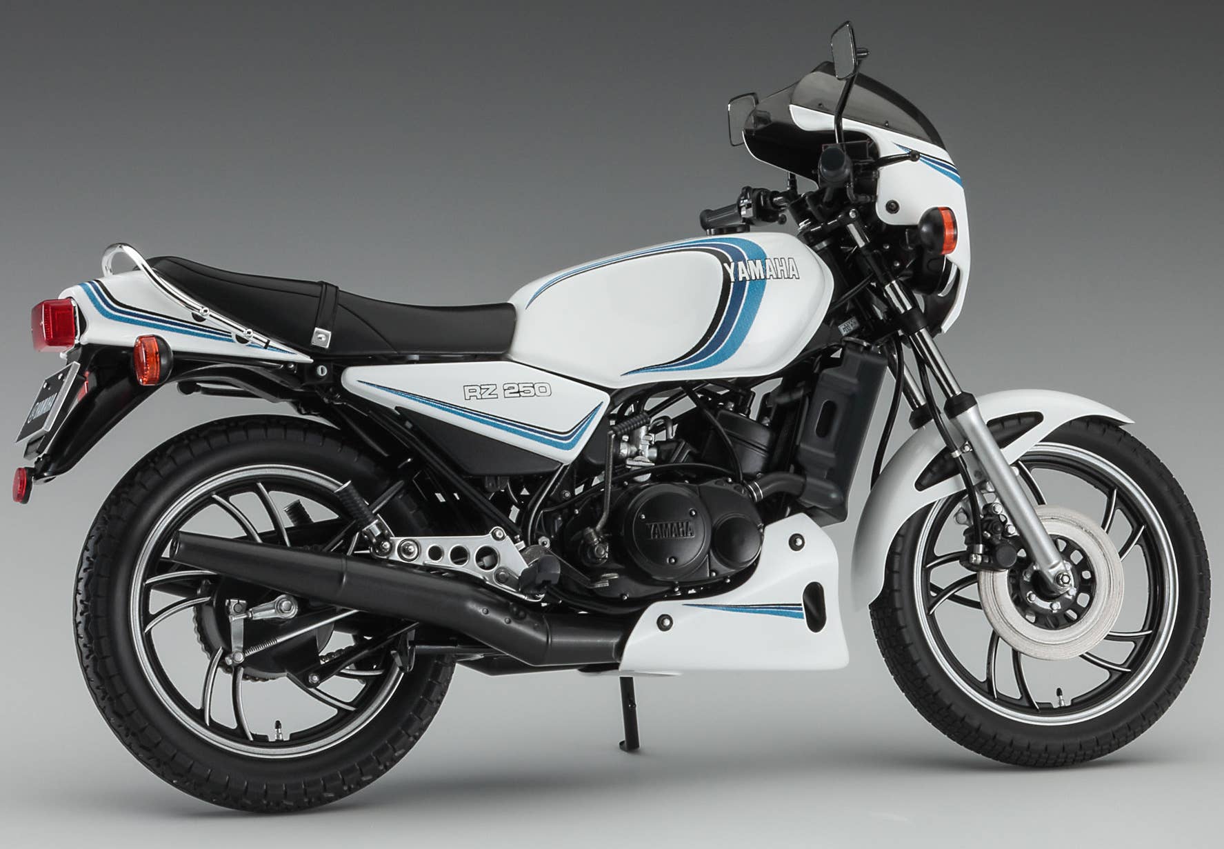 Hasegawa [21758] 1/12 Yamaha RZ250 (4L3) w/Cowl (1982)