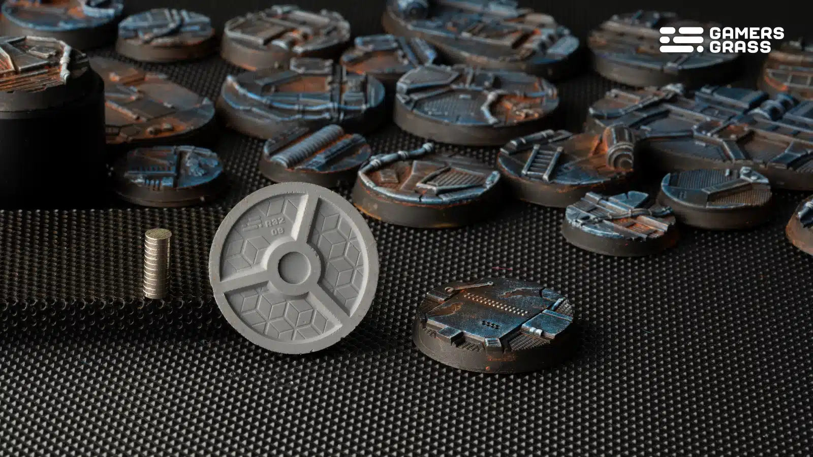 Gamers Grass: Battle Ready Bases - Spaceship Corridor - Round 32mm (x8)