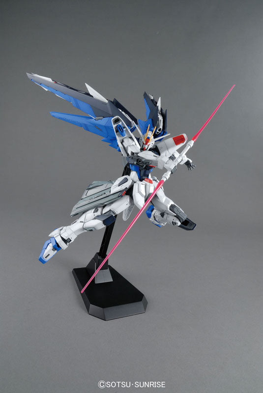 MG #192 Freedom Gundam Ver. 2.0